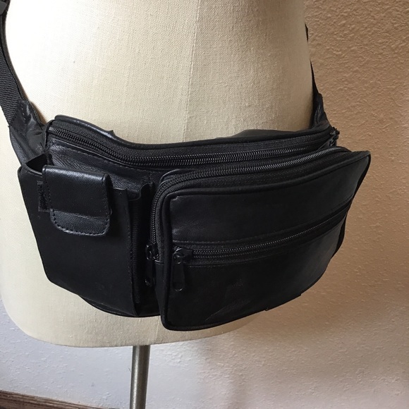 Black leather Fannypack w/adjustable strap - Picture 5 of 6